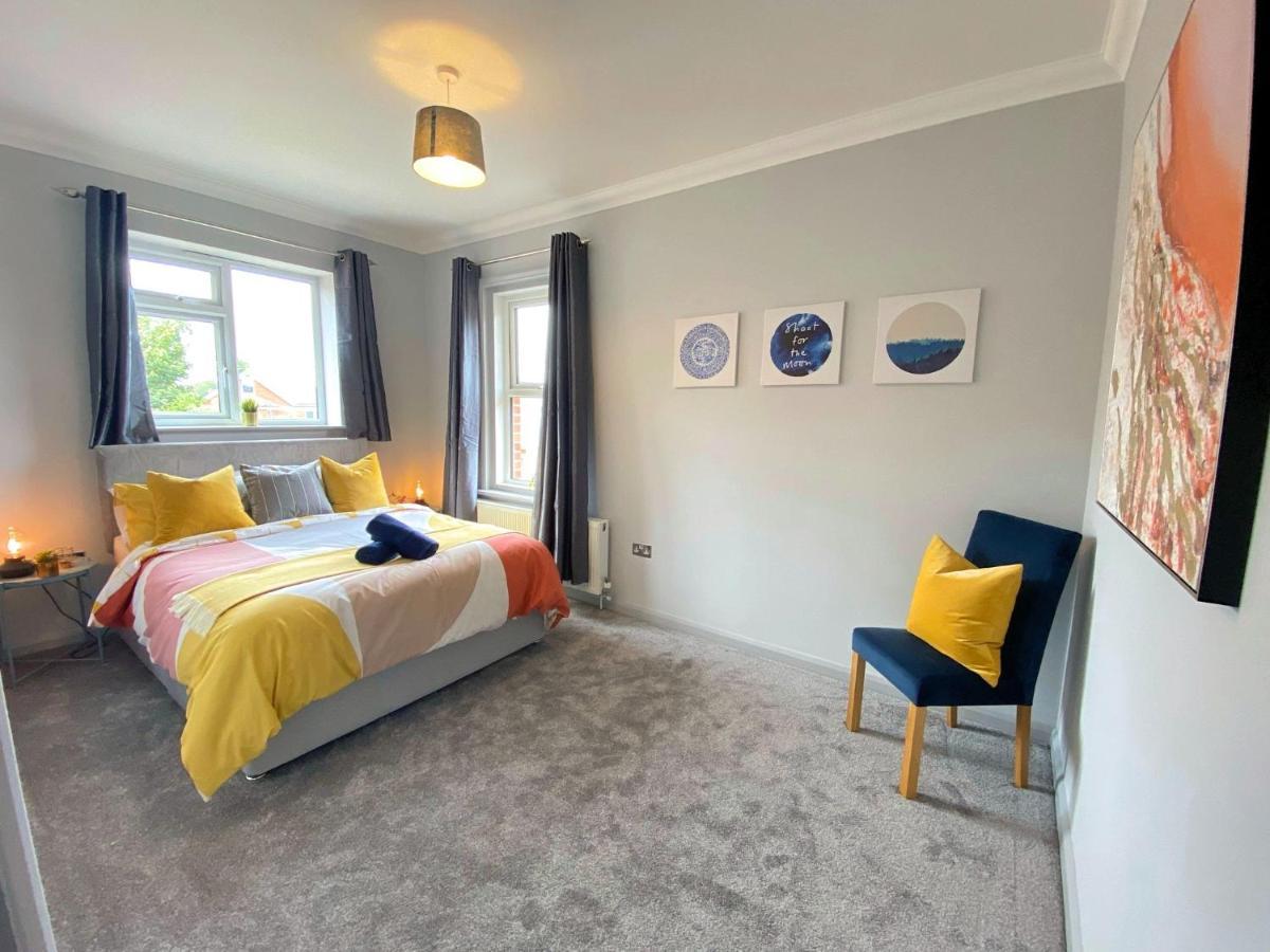 Beautiful Large 4 Bedroom House - 5 Minute Walk To The Best Beach! - Great Location - Garden - Parking - Fast Wifi - Smart Tv - Newly Decorated - Sleeps Up To 10! Close To Bournemouth & Poole & Sandbanks Exterior foto