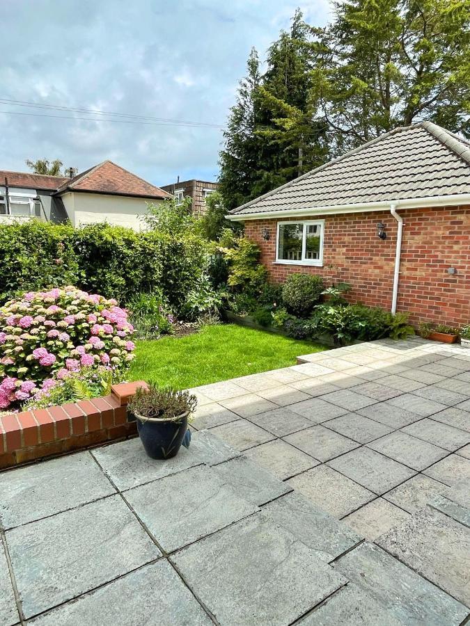 Beautiful Large 4 Bedroom House - 5 Minute Walk To The Best Beach! - Great Location - Garden - Parking - Fast Wifi - Smart Tv - Newly Decorated - Sleeps Up To 10! Close To Bournemouth & Poole & Sandbanks Exterior foto