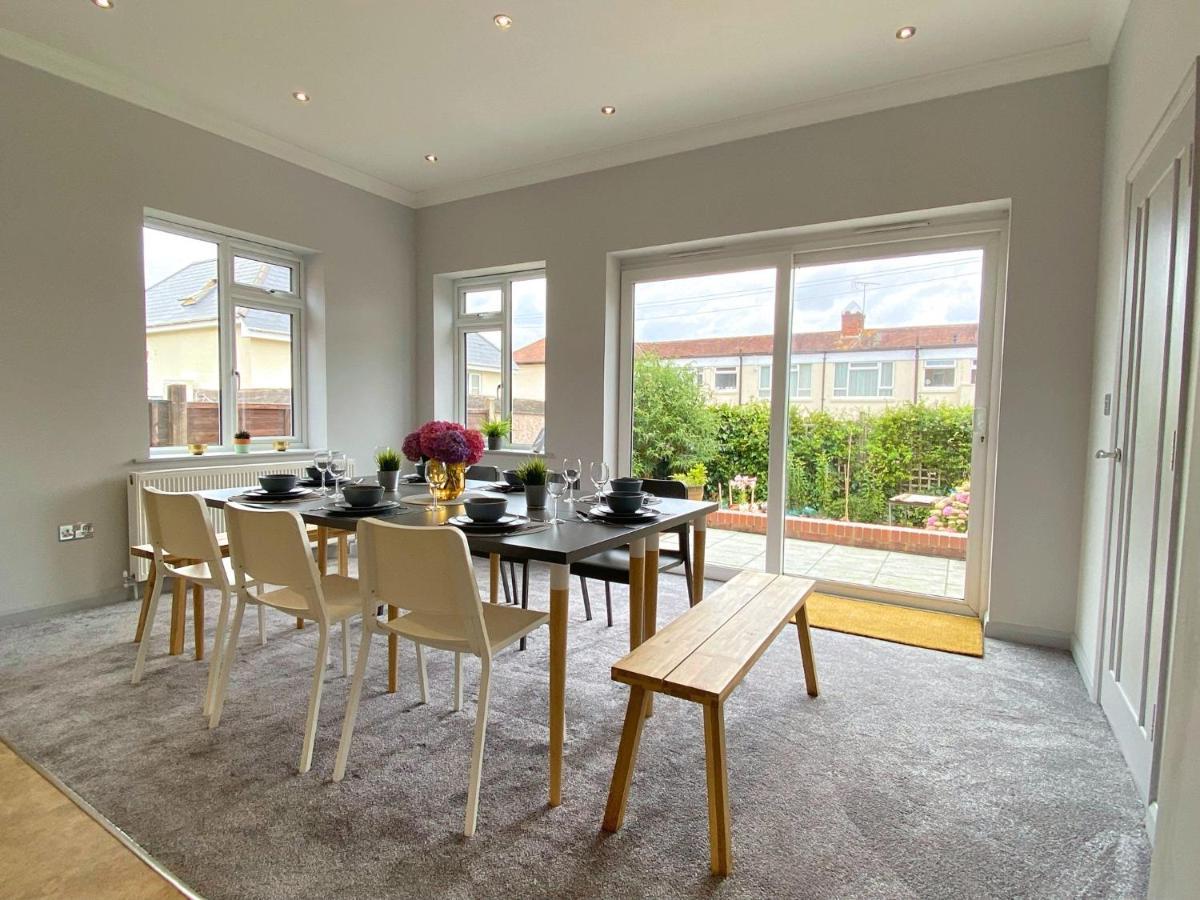 Beautiful Large 4 Bedroom House - 5 Minute Walk To The Best Beach! - Great Location - Garden - Parking - Fast Wifi - Smart Tv - Newly Decorated - Sleeps Up To 10! Close To Bournemouth & Poole & Sandbanks Exterior foto